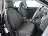 Audi車はどの車種も全てレザーハンドルです。そこにはAudiのこだわりがあり質感の高いレザーでしっかりと手に馴染み、高級感を演出します。