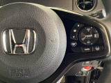 ハンドルにHondaセンシング系のクルーズコントロールやレーンキープアシストなどの操作スイッチが装備されています。ハンドルから手を離さず安全に操作できます。