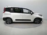 両側パワースライドドア付きだから、狭い駐車スペースなどでの 乗り降りラクラク!小さなお子さまのいるご家庭には嬉しい装備。