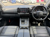 フランス車ならではのオシャレな内装がオススメです!