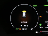 【パーキングセンサー】センサーが周辺の障害物を検知。音とディスプレー表示で障害物との距離をお知らせし、ドライバーに注意を促します。バックでの駐車時や狭い駐車場での出庫時などに役立ちます。