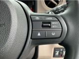 Hondaセンシングの機能のひとつ、アダプティブクルーズコントロール付!アクセルから足を離しても設定したスピードと前車との車間を保ち走行してくれます!車線維持もアシスト☆高速道路で疲労軽減ですね☆