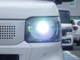 ★LEDヘッドライト搭載★ 白っぽく光る明るく省電力なLEDライト!先進的な白い輝きでフロントフェースを引き締めます☆