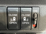 【両側パワースライドドア】スマートキーや運転席のスイッチで後席両側スライドドアの開閉が可能♪電動だから力を入れてドアを開ける必要が無く、小さなお子様でも簡単に開け閉めでき快適です♪