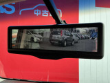 インテリジェント ルームミラーは、車両後方のカメラ映像をミラー面に映し出すので、車内の状況や、天候などに影響されず、いつでもクリアな後方視界が得られます