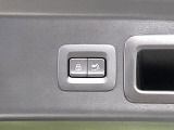 【パワーバックドア】スマートキーや運転席のボタンを押すだけでリアゲートが自動で開閉します!荷物を持っている時や、高い位置にあるバックドアを閉める際に便利な機能です♪