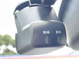 ドライブレコーダー装備です!もしもの時やあおり運転など、映像記録は証拠になるのであると安心ですね!