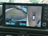 バック駐車が苦手な方や、初めてのお車で不安な方も安心。後方の映像をナビ画面に表示するため、周囲を確認しながらスムーズに駐車できます。