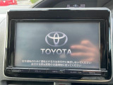 【メーカー純正ナビ】インテリアに溶け込むスタイリッシュな「専用設計」メーカーナビを装備♪視認性や操作性など基本性能にも優れ、より上質なカーライフをお楽しみいただけます。