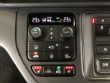 オートエアコンは左右席で独立温度コントロールが可能です。運転席はキンキンに冷やして助手席はマイルドにと言った設定が可能です☆暑さ寒さでケンカすることもなくなりますね♪