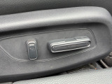 微調整や操作も簡単なパワーシートが運転席、助手席に装備されております☆
