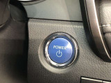 エンジンスタートスイッチです。キーが車内にあれば、エンジンの始動や停止はスイッチを押すだけ!キーを取り出す手間を省き、ワンプッシュで操作できるので簡単でスムーズです。