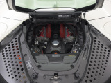 4.0L V8ツインターボエンジンに加え3基のモーターを搭載し、1000馬力(カタログ値)を発揮します。