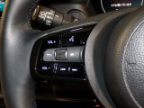 【ステアリングリモコン】ステアリングにオーディオ調節可能なスイッチが装備されていますので運転中でも視線をそらさずにオーディオの調節が可能です!