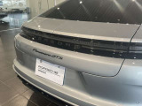 当社は正規認定中古車と新車ショールーム、整備のワークショップが同一敷地にございます。 輸入車を安心できる体制でお乗りいただけるよう体制を整えて、皆様からのご相談をお待ちしております。