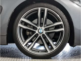 【BMWアロイホイル】軽量かつ強度に拘ったアロイホイル。走行性能ポテンシャルを引き出す設計。車の足元を引き締めてくれる大きなポイントはアロイホイルです。