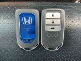 運転席周りです。カップホルダーや小物の収納などは必須ですよね!!使い勝手の良いつくりになっております!!
