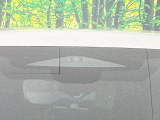 【プリクラッシュセーフティ】前方の車両等を検知し、衝突しそうな時は警報で注意を促し、ブレーキを踏む力をサポート。ブレーキを踏めなかった場合は衝突被害軽減ブレーキが作動、衝突回避をサポートします。