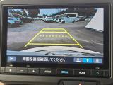 駐車時の安全確認をサポートするバックカメラも使用できます。