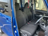 運転席もゆったりとお座り頂けます。