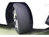 タイヤサイズ 225/45R18。 京都トヨタにてこの車をご成約のお客様に限り、タイヤ4本を当社指定【新品】タイヤに交換します。