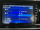 日産純正メモリーナビゲーションです♪目的地まで案内するナビゲーション機能の他にフルセグ画質で楽しめるTVやBluetooth Audioなど多彩な機能が満載で運転を快適にサポートしてくれます☆