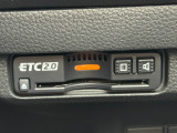 有料道路をキャッシュレスで通行できるETC2.0車載器付きです。運転席足元に設置されています☆