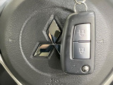 【キーレス】少し離れた場所からでもボタン一つでドアの開錠・施錠ができるのでとっても便利!ドアの鍵穴周りに傷をつけることもありません
