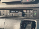 【 オートエアコン 】車内温度を感知して自動で温度調整をしてくれるのでいつでも快適な車内空間を創り上げます!//