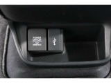 スマートフォンなどの音楽再生が可能なUSB接続ジャック装備車両です♪♪♪