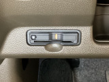 ハンドルの左下にETCがついています。高速道路の料金所の通過も楽々です。 カードの取り出しもしやすい場所についています。