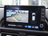 【バックカメラ】後方確認を支援する3つの視界、リアワイドカメラシステム。画面表示のビュー切り替えボタンを操作することで「ノーマルビュー」「ワイドビュー」「トップダウンビュー」の3種類の切り替えが可能。