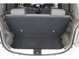 荷物の積みおろしがしやすいハッチバック。上方向にドアが開くので雨の日でも車内が濡れにくいですよ。