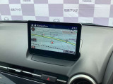 【マツダコネクト】  オーディオ操作、車両装備、ナビ案内など、統合的にモニターできる見やすいサイズのディスプレイです。