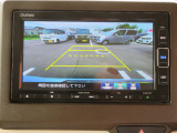 車庫入れ・駐車を安心サポート!バックカメラ装備です。
