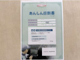サポカーあんしん診断!トヨタ専用診断器で衝突被害軽減ブレーキなどの安全運転支援装置システムを点検しています。
