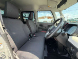運転席シート 目立つ汚れはございません。