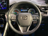 【純正革巻きステアリング】上質な革を使用することで、手にしっかり馴染みとても運転しやすいハンドルです♪