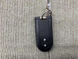 キーを取り出さずにドアを施錠&解錠。クルマの始動も可能です。