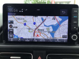 【ナビ】Honda純正ナビゲーション装備(HondaCONNECT対応)スマートフォンからリモート操作が可能。車内Wi-Fiや自動地図更新など便利な機能が使用できます。●基本パック(有料)が必要です。