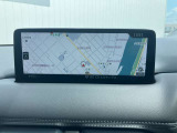 10.25インチの大きなディスプレイを、見やすいオンダッシュに配置。各種メディアの視聴やスマートフォンとの接続、別売SDを装着してナビゲーションの利用も可能です。
