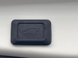 【パワーバックドア】スマートキーや運転席のボタンを押すだけでリアゲートが自動で開閉します!荷物を持っている時や、高い位置にあるバックドアを閉める際に便利な機能です♪