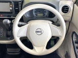 インテリアに合わせたデザインのステアリングは、運転される方のことも考え、運転しやすい形状、大きさです。是非一度、実際に触ってお確かめください。