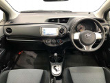 シンプルながら機能性あふれる運転席廻りです。視界性もよく、運転しやすいですよ。