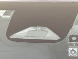【ホンダセンシング】走行中に前方の車両等を認識し、衝突しそうな時は警報とブレーキで衝突回避と被害軽減をアシスト。より安全にドライブをお楽しみいただけます。