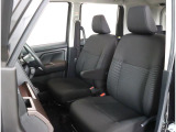中は広く、快適に運転ができるシートです!!着座位置も正確に合わせることが出来ます!!