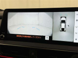 【フロントカメラ】運転席に座った状態で死角になりやすいクルマの前の様子まで確認でき安全ですね♪