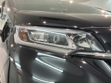LEDヘッドライトは、点灯の瞬間から最大光量を発揮し、突然暗くなるトンネルなどでの安定感を高めます。