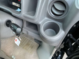 運転席、助手席の前にドリンクホルダ-が付いています!