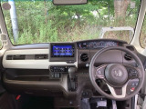 フロントガラスが大きく、ワイドな視界で運転もしやすくなるように、設計されています。